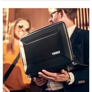 • Thule • Unisex Gauntlet Laptop Sleeve Laptop Case for 14” Apple MacBook Pro
